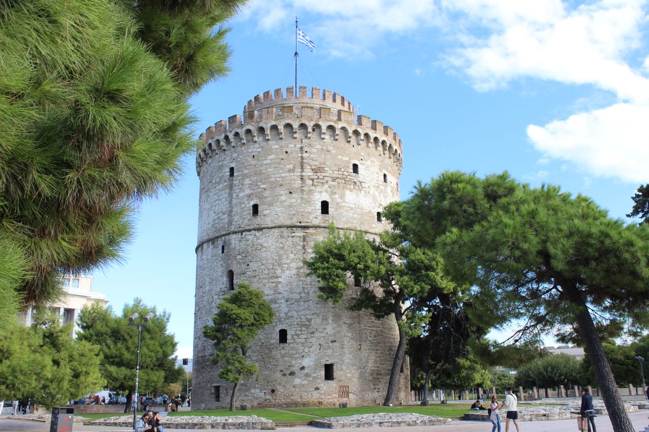 Services Historic White Tower in Thessaloniki with lush greenery and clear sky